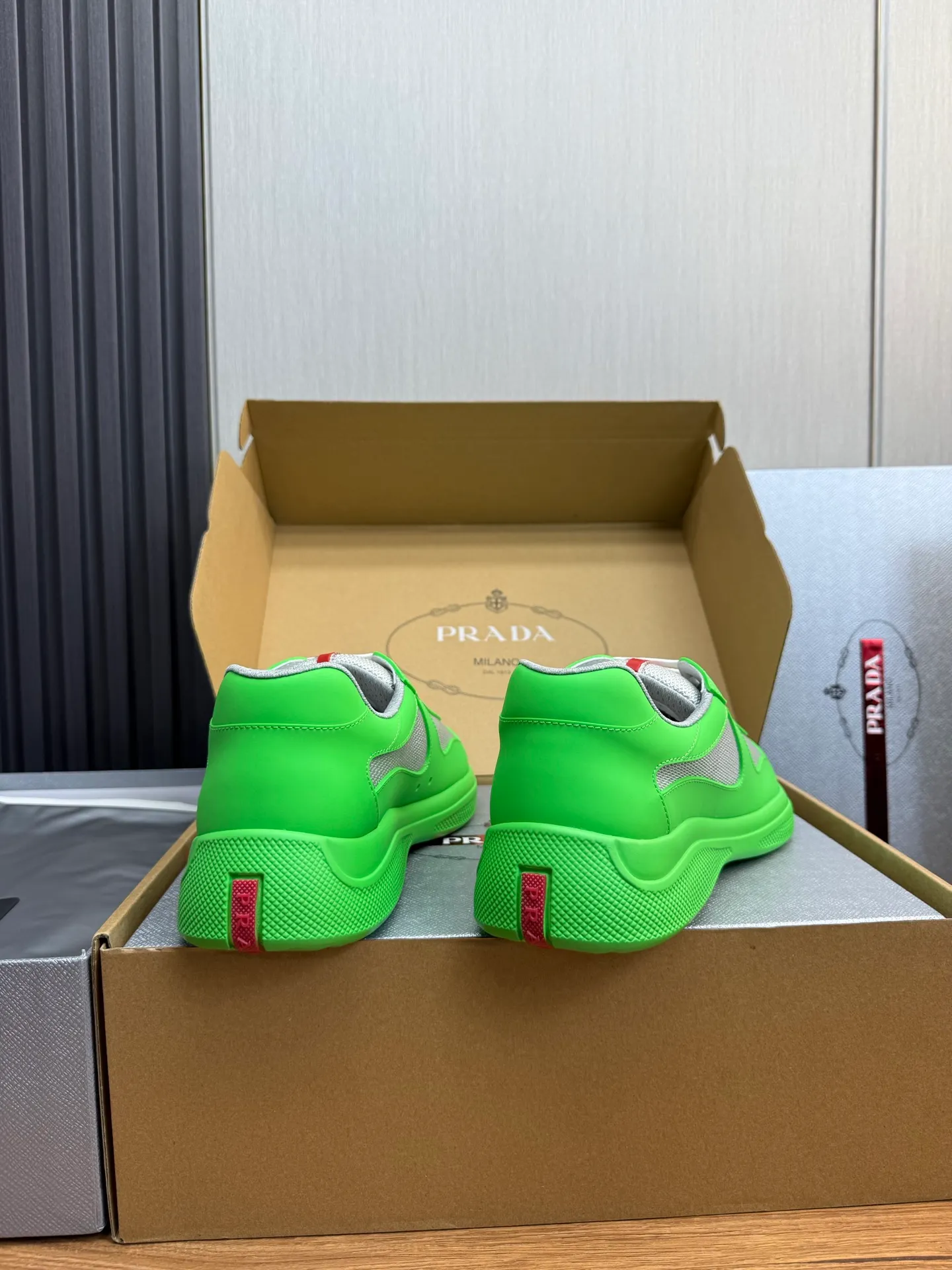 Men's shoes 640💰 [PRADA] Hot selling items🔥Must be recommended every day~~ Official website synchronized, 1:1 high quality shipments✔️ Imported cowhide fabric, rubber material + cowhide lining, original bottom, high-end airplane box packaging🎁 38-45 (38.45 custom-made, non-returnable)
